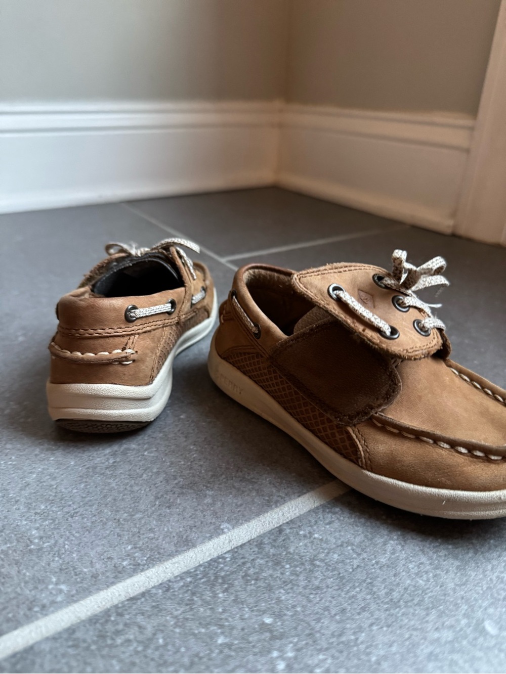 Sperry Kids Gamefish Jr Brown Boat Shoes with White Trim - Picture 4 of 5